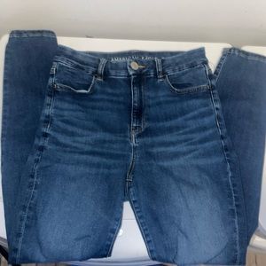 Women’s American Eagle skinny jeans